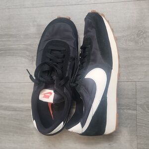 Nike Daybreak Sneakers 8.5
